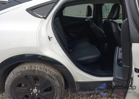 2022 Ford Mustang Mach-E California Route 1 z USA, uszkodzony, nr VIN 3FMTK2SUXNMA30335